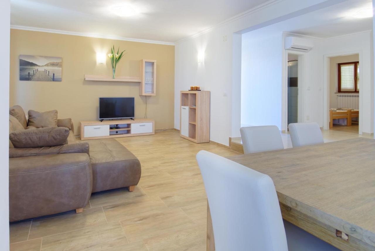 Apartments Belvedere By Rent Istria Plovanija Luaran gambar