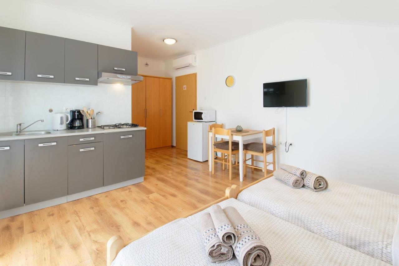 Apartments Belvedere By Rent Istria Plovanija Luaran gambar